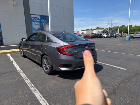 Used 2019 Honda Civic EX image 4