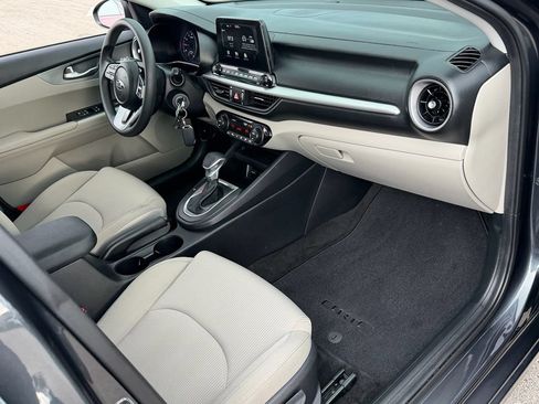 Used 2019 Kia Forte LXS FWD image 17