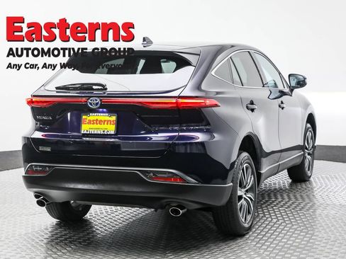 Used 2024 Toyota Venza LE image 5