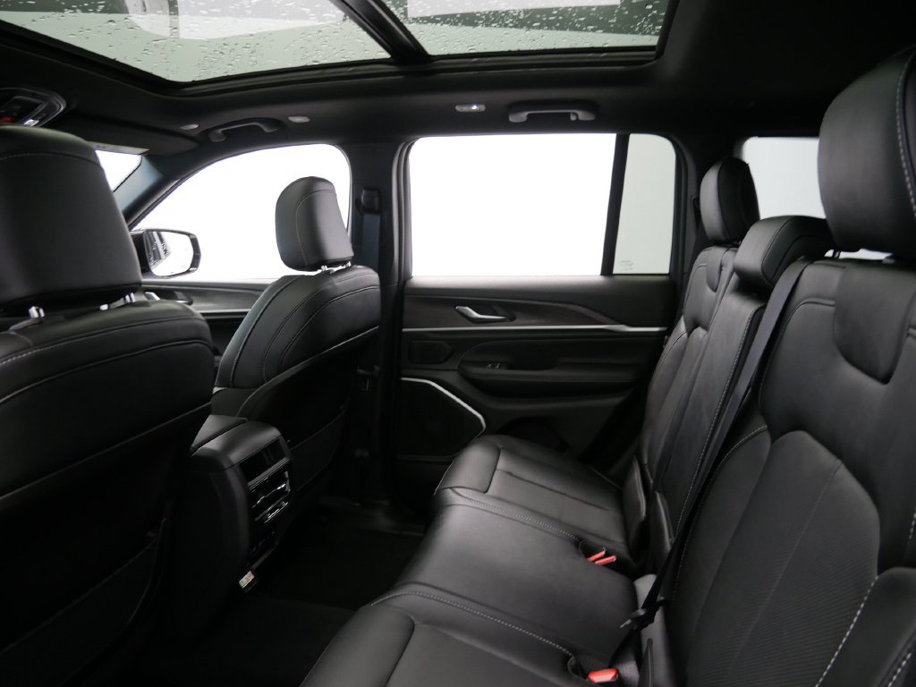 New 2027 Jeep Grand Cherokee Limited AWD/4WD image 13