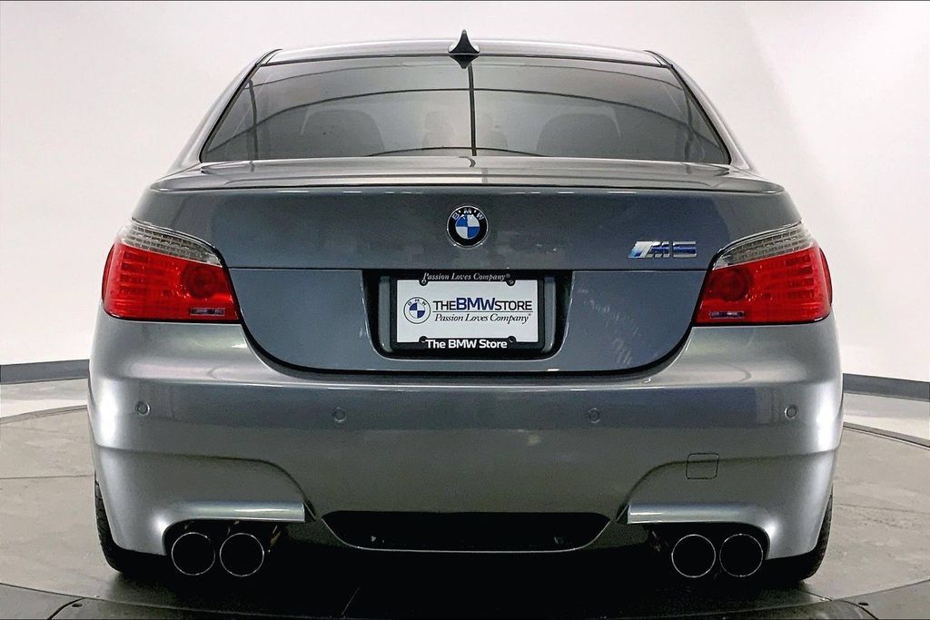 Used 2008 BMW M5 RWD image 3