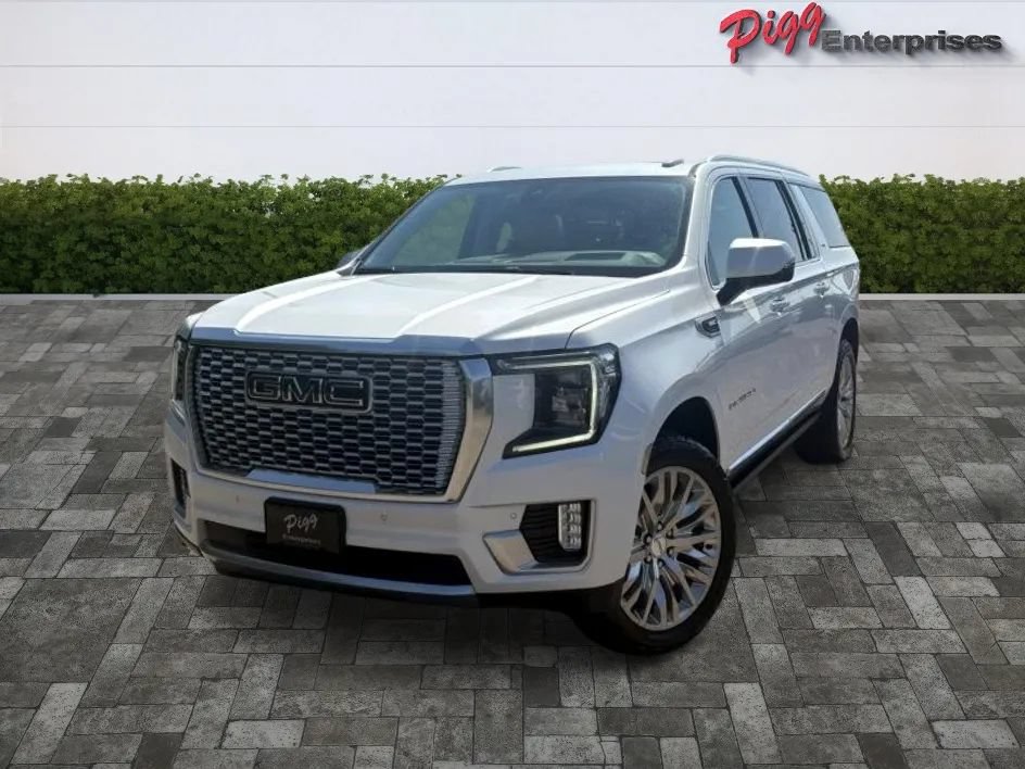 Used 2021 GMC Yukon XL Denali w/ Denali Premium Package AWD/4WD image 4