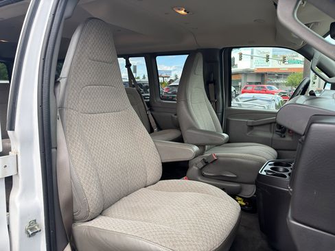 Used 2018 Chevrolet Express 3500 LT w/ LT Preferred Equipment Group RWD image 18