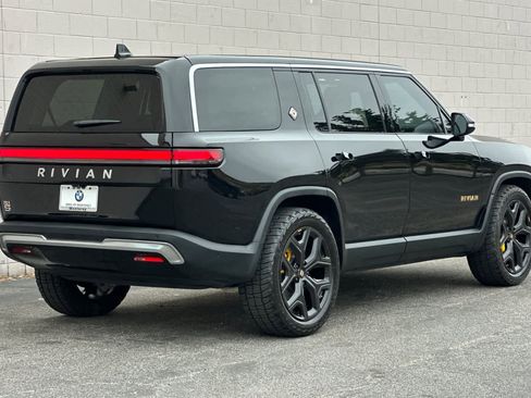 Used 2023 Rivian R1S Launch Edition image 2