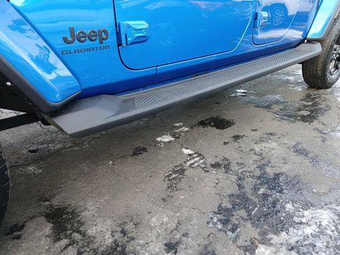 Used 2022 Jeep Gladiator Sport image 28