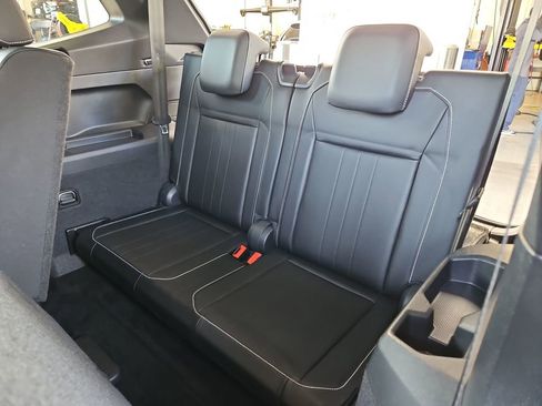 Used 2023 Volkswagen Tiguan SE R-Line FWD image 33