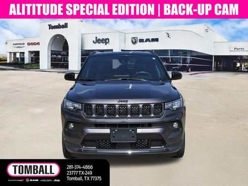Used 2023 Jeep Compass Latitude AWD/4WD image 2