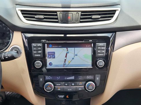 Used 2016 Nissan Rogue SV w/ SV Premium Package FWD image 17