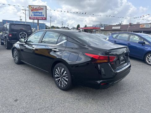 Used 2023 Nissan Altima 2.5 SV FWD image 3