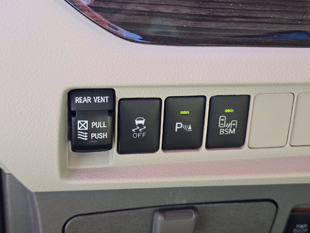 Used 2017 Toyota Sienna XLE Premium AWD/4WD image 13