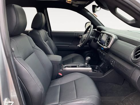 Used 2023 Toyota Tacoma Limited image 17