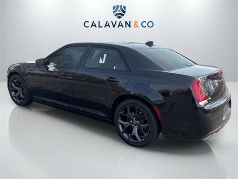 Used 2021 Chrysler 300 Touring w/ Sport Appearance Package image 5
