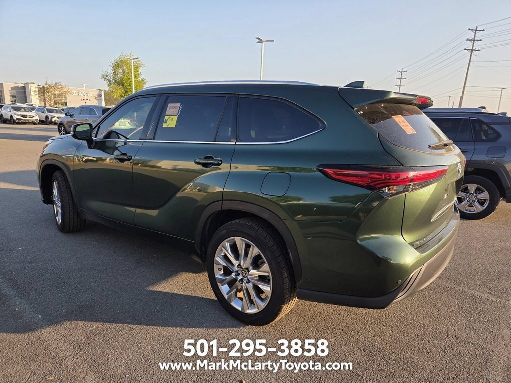 Used 2023 Toyota Highlander Limited FWD image 6