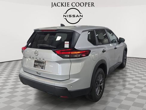 Used 2024 Nissan Rogue S FWD image 5