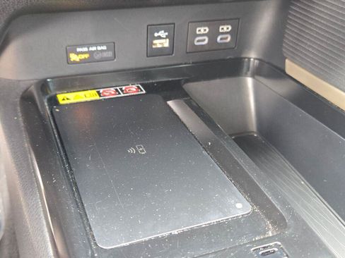 Used 2025 Toyota Camry SE FWD image 15