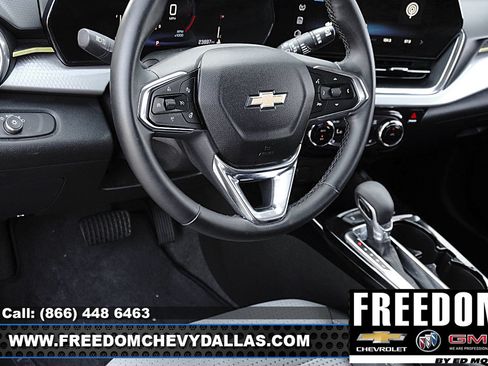 Certified 2025 Chevrolet Trax LT w/ Driver Confidence Package FWD image 20