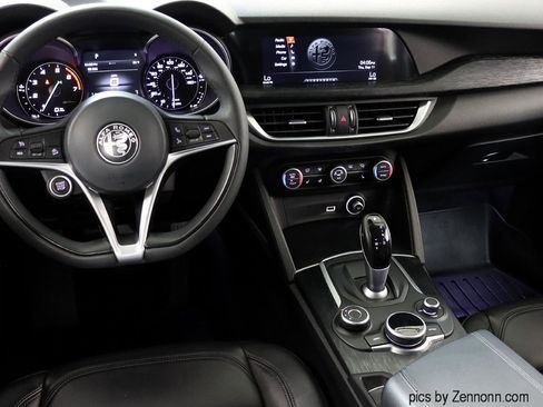 Used 2019 Alfa Romeo Stelvio AWD image 17
