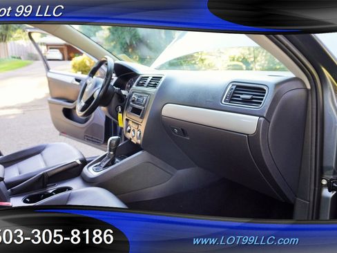 Used 2012 Volkswagen Jetta TDI FWD image 17