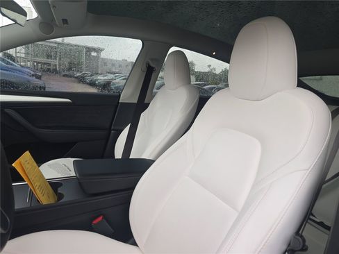 Used 2023 Tesla Model Y Performance AWD/4WD image 16
