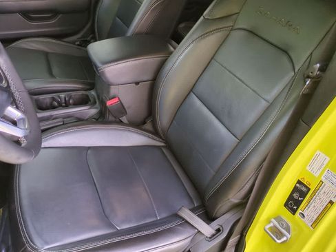 Used 2023 Jeep Wrangler Unlimited Sahara AWD/4WD image 16