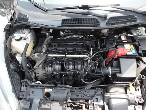 Used 2014 Ford Fiesta SE FWD image 25