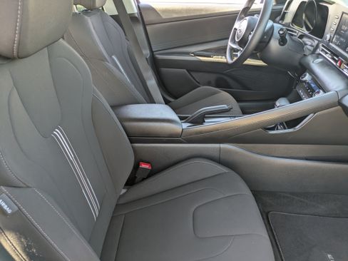 Used 2023 Hyundai Elantra SEL FWD image 11