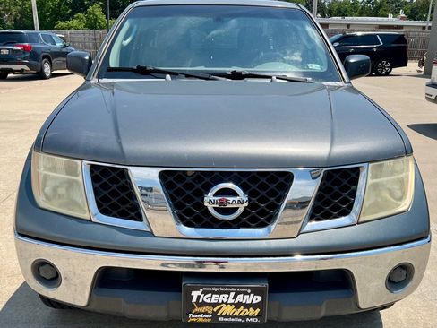 Used 2007 Nissan Frontier SE w/ Power Pkg AWD/4WD image 2