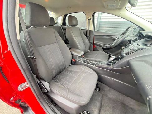Used 2015 Ford Focus SE FWD image 19