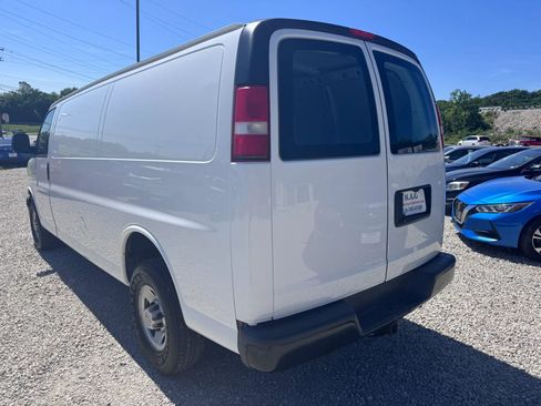 Used 2018 Chevrolet Express 2500 Extended RWD image 3