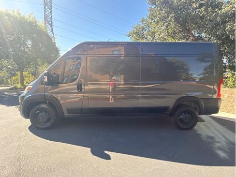 Used 2023 RAM ProMaster 2500 w/ Driver Convenience Group FWD image 2