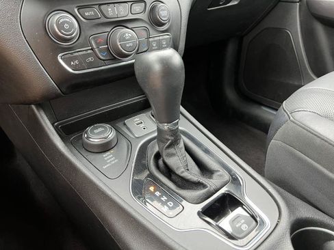 Used 2019 Jeep Cherokee Limited AWD/4WD image 32