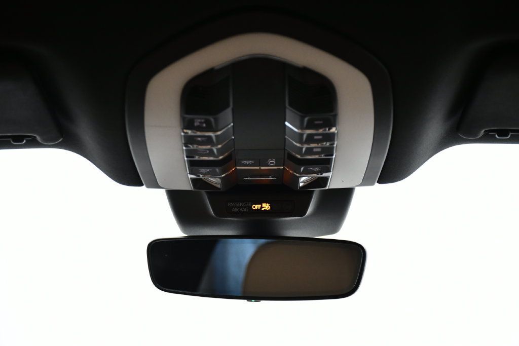 Certified 2023 Porsche Macan S AWD/4WD image 17