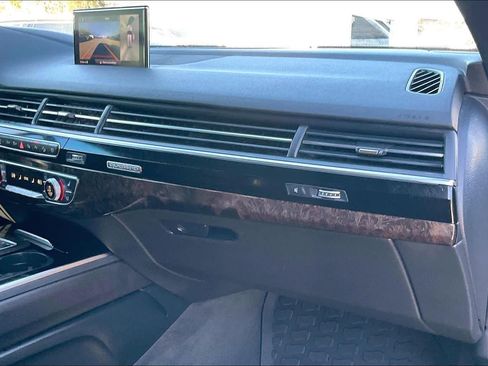 Used 2019 Audi Q7 3.0T Prestige image 18