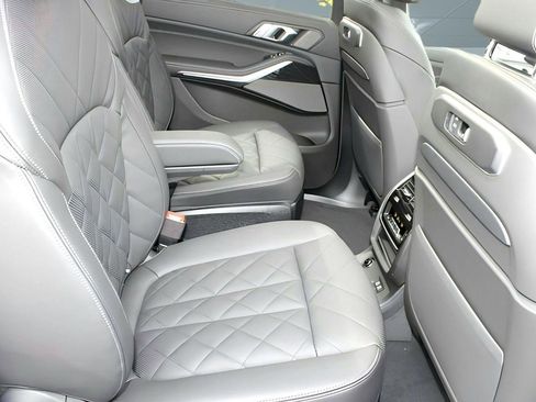 Used 2026 BMW X7 xDrive40i w/ M Sport Package AWD/4WD image 32