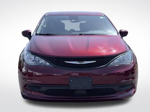 Used 2023 Chrysler Voyager LX FWD image 2