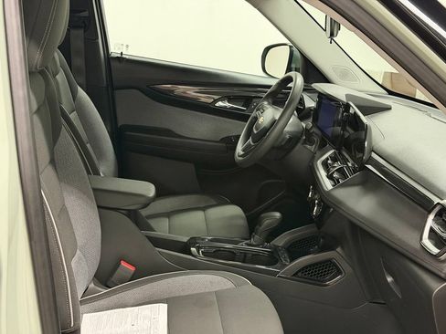 Used 2025 Chevrolet TrailBlazer LT FWD image 22