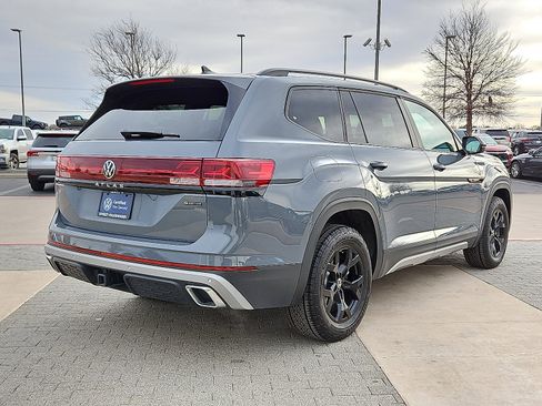 Certified 2025 Volkswagen Atlas Peak Edition SE image 3
