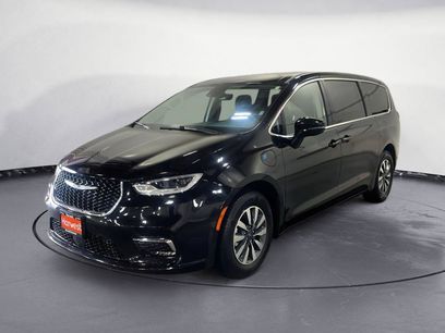Used 2024 Chrysler Pacifica Limited