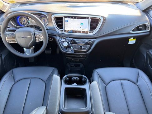 New 2026 Chrysler Pacifica Select AWD/4WD image 12