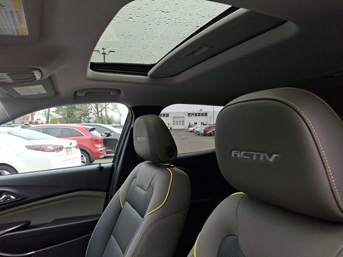 Used 2026 Chevrolet Trax ACTIV w/ Sunroof Package image 24