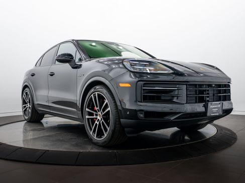 Certified 2025 Porsche Cayenne S AWD/4WD image 9