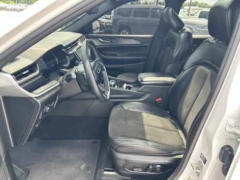 Used 2024 Jeep Grand Cherokee Altitude AWD/4WD image 28