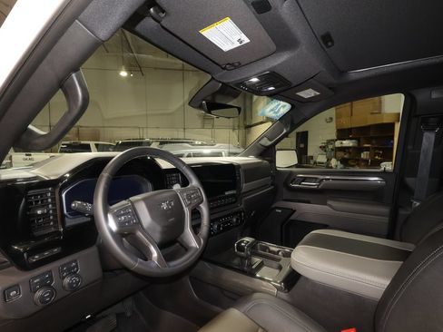 Used 2024 Chevrolet Silverado 1500 ZR2 w/ Technology Package AWD/4WD image 9