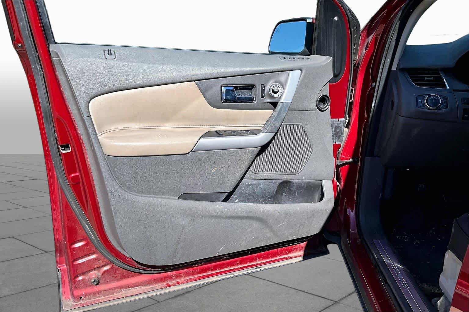 Used 2013 Ford Edge Limited FWD image 25