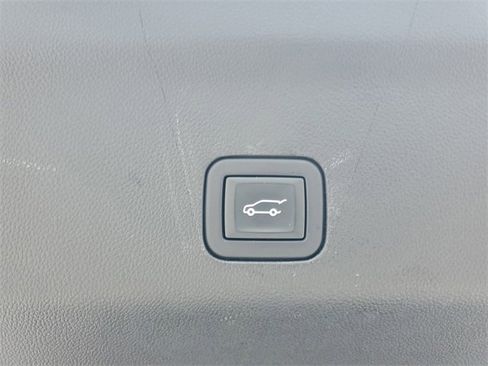 Used 2023 Cadillac Escalade ESV Sport Platinum w/ LPO, ONYX Package image 10