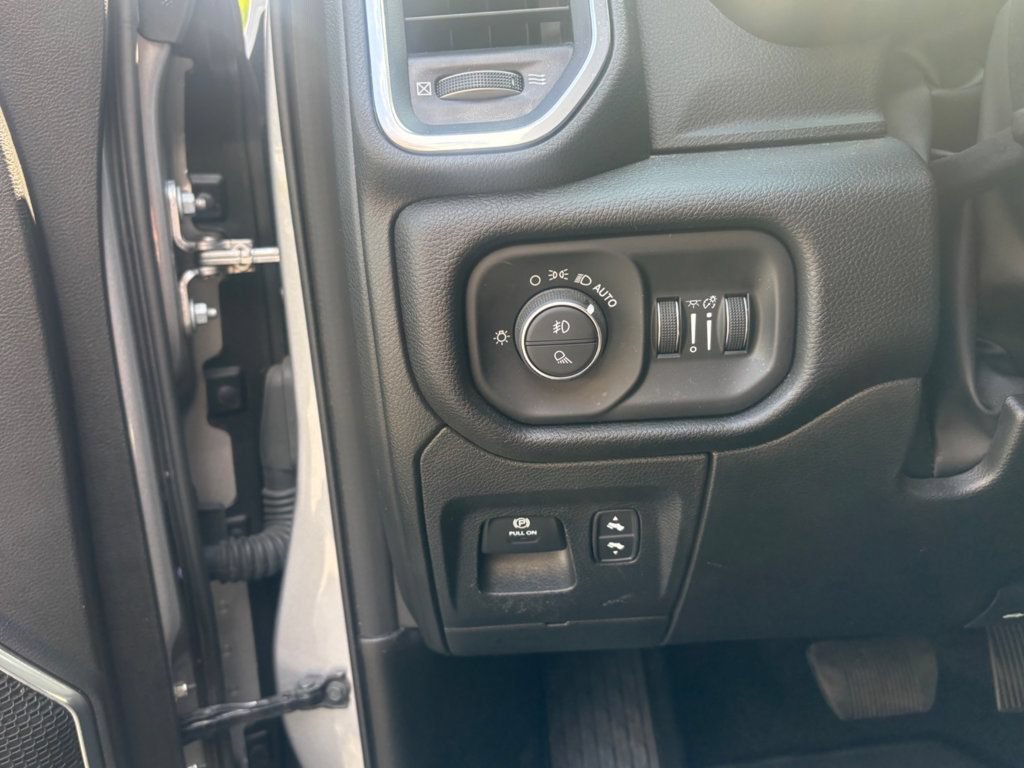 Used 2026 RAM 1500 Laramie AWD/4WD image 11