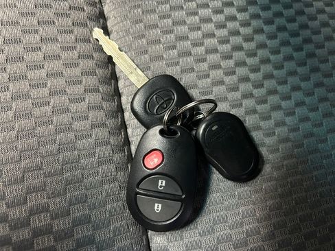 Used 2013 Toyota Tacoma PreRunner w/ SR5 Pkg image 33