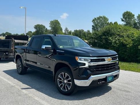 Used 2024 Chevrolet Silverado 1500 LT AWD/4WD image 2