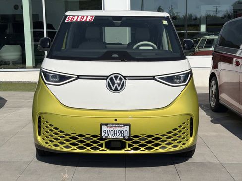 Certified 2025 Volkswagen ID. Buzz Pro S Plus AWD/4WD image 2