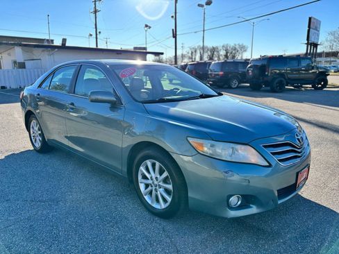 Used 2011 Toyota Camry XLE w/ XLE Extra-Value Pkg #1 FWD image 8
